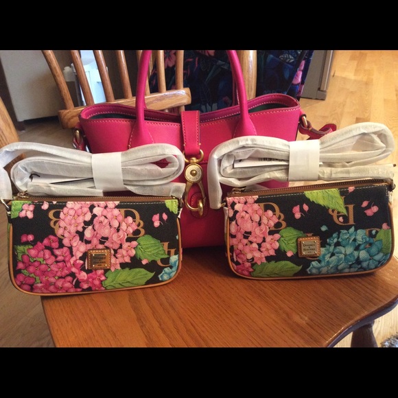 NWT Dooney and Bourke Hydrangea Lexi. Coated Cotton, Leather Trim and strap. - Picture 1 of 2